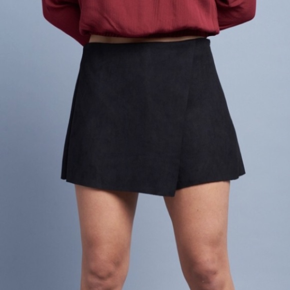 Vestique Black skort